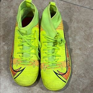 Boys indoor turf cleat (neon)